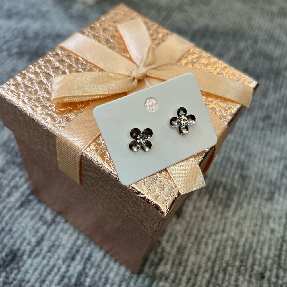 Silver Flower Rhinestone Center Gift Spring Stud Earrings Set✨